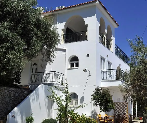 Nina Areti * Platanias (Skiathos)