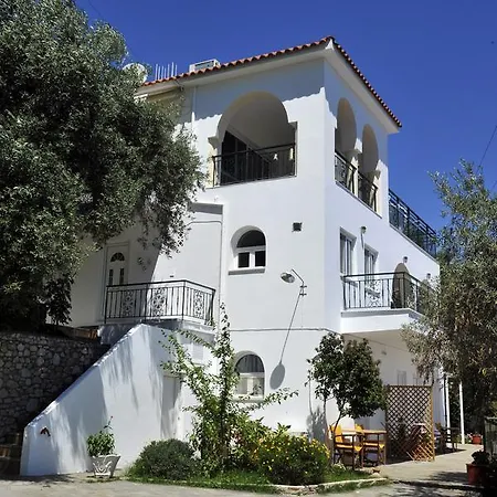 Nina Areti * Platanias (Skiathos)